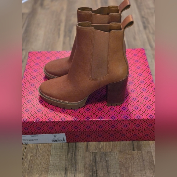 Tory Burch CARSON LUG-SOLE ANKLE BOOT Size 8.5 - Picture 1 of 6